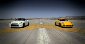 Porsche 911 Turbo S vs Nissan GT-R Black Edition