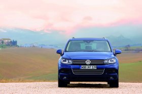 - Volkswagen Touareg Hybrid