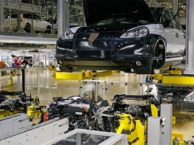 Компания Porsche остановит производство ровно на сутки