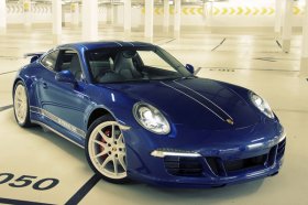Специальная версия автомобиля Porsche 911 Carrera 4S в честь социальной сет ...