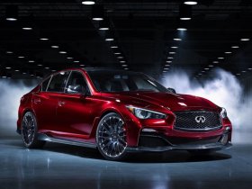      Infiniti Q50 Eua Rouge