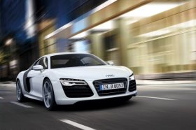 Audi R8 будет доступна с менее мощным двигателем Audi R8 будет доступна с менее мощным двигателем