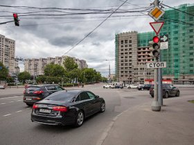 Правый поворот на красный свет будет разрешен по всей стране Правый поворот на красный свет будет разрешен по всей стране