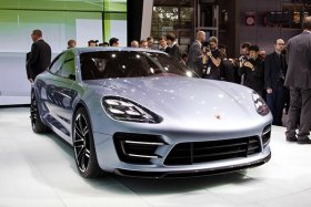  Новый Porsche Panamera появится в серии во второй половине будущего года