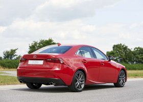      Lexus IS   200t