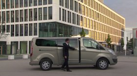 Фургоны Transit Custom и Tourneo Custom от компании Ford появятся на российском рынке в начале 2017 года