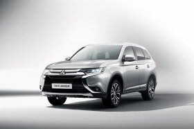 Mitsubishi Outlander  Hyundai Santa Fe:  